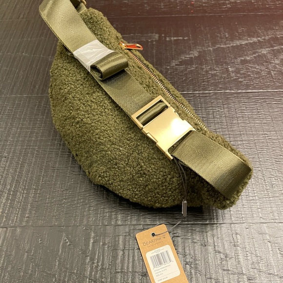 BEARPAW SHEARLING FANNY PACK CROSSBODY BELT BAG NWT - Picture 9 of 11